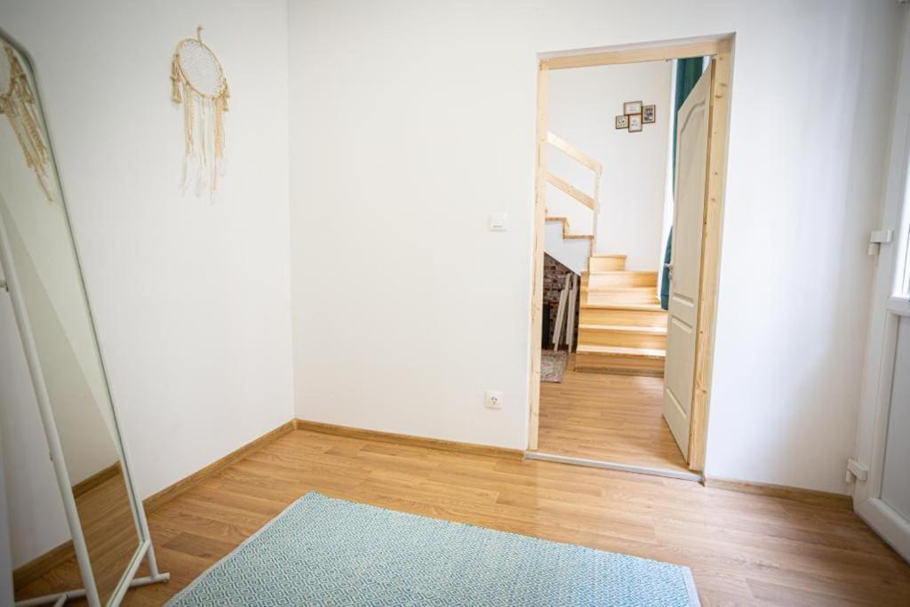 Boutique Apartment In Akacfa Street Boedapest Buitenkant foto